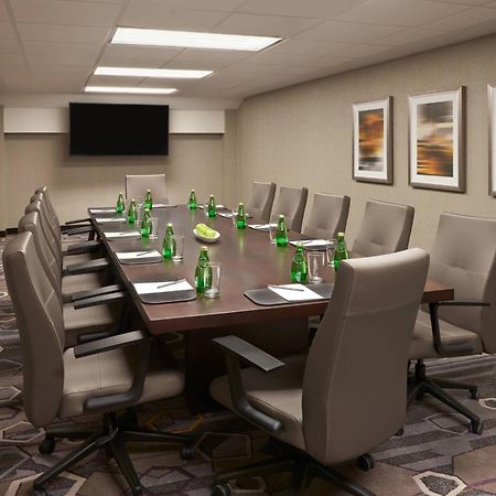 Courtyard By Marriott Oshawa Hotel Buitenkant foto