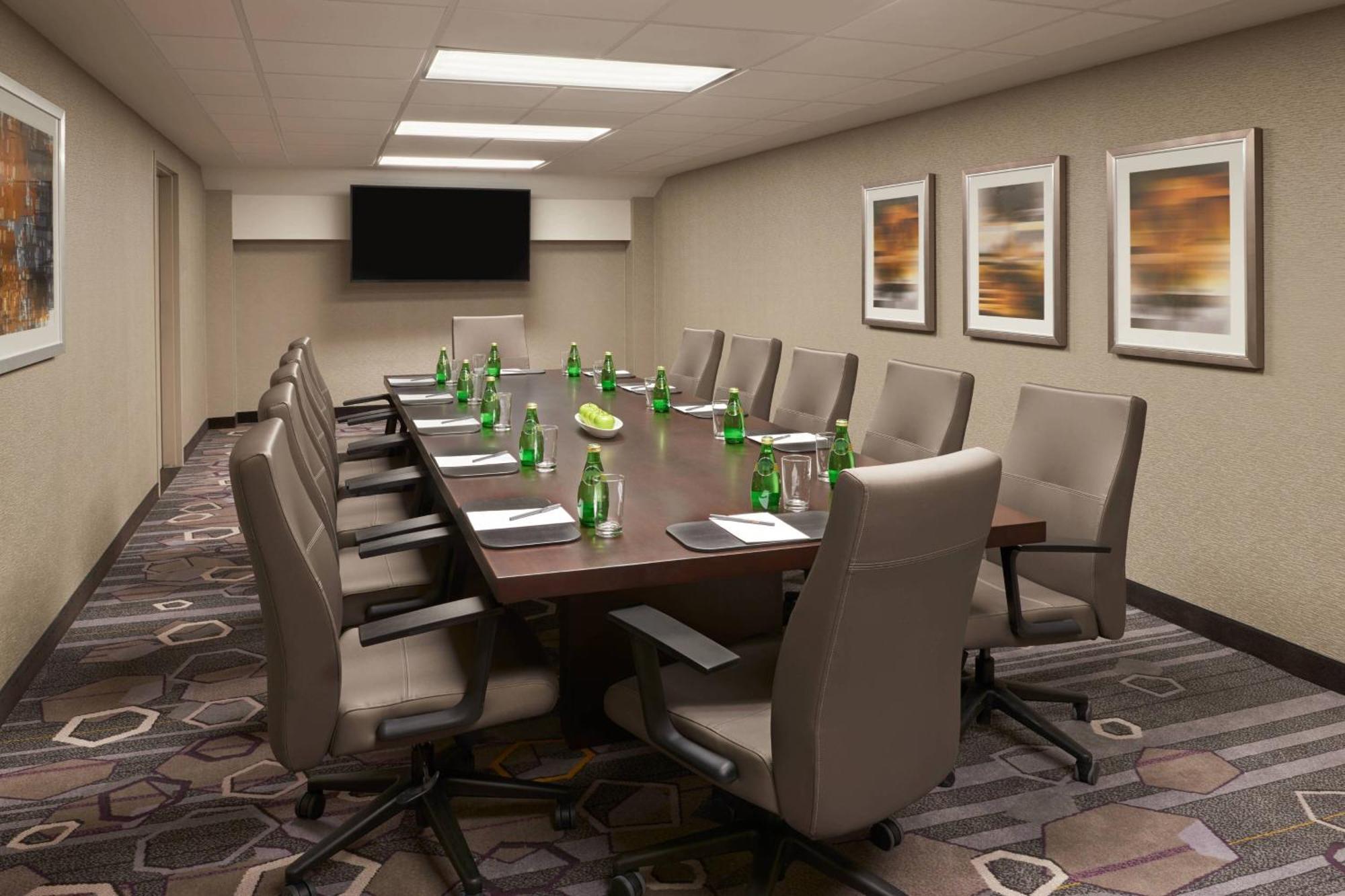 Courtyard By Marriott Oshawa Hotel Buitenkant foto