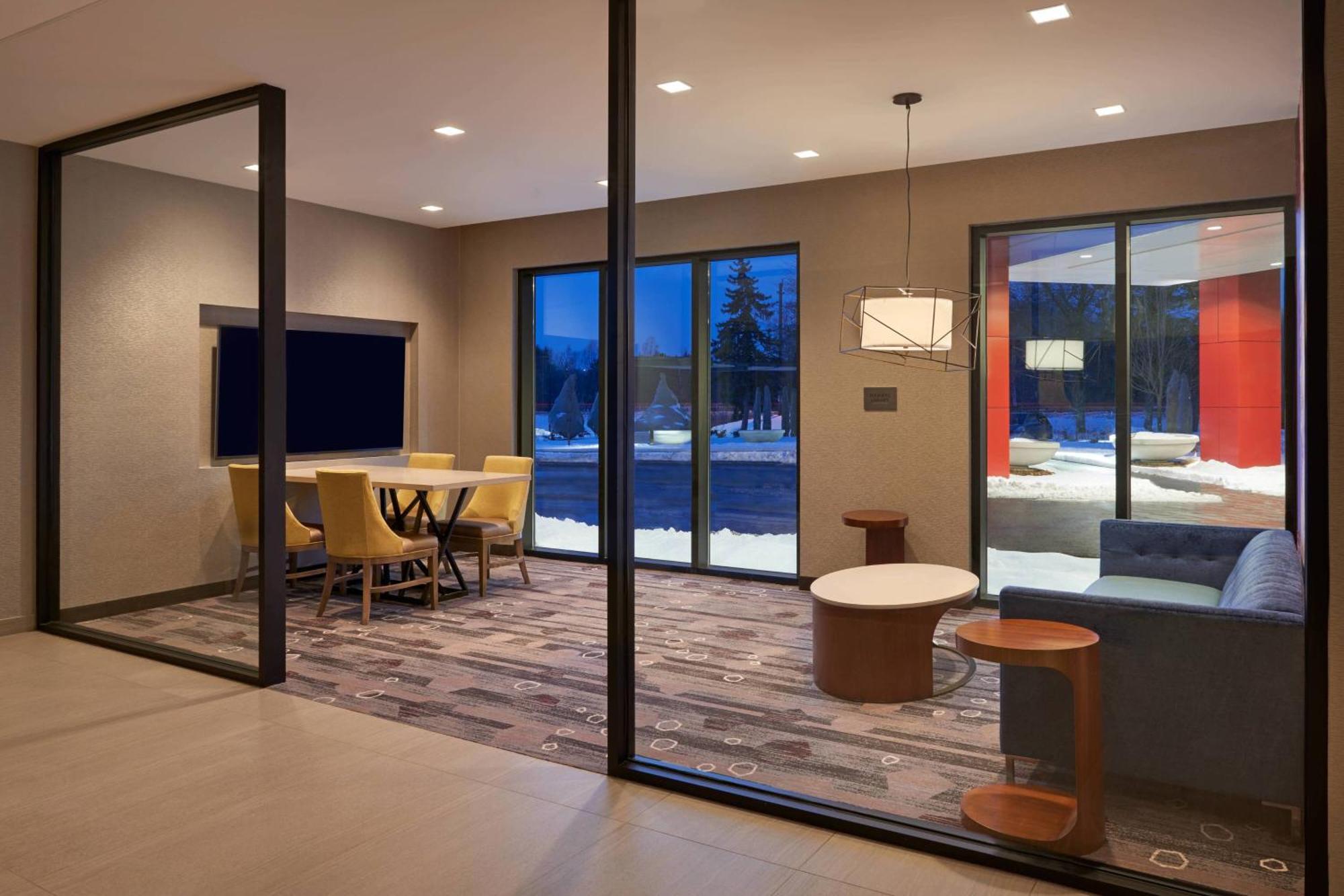 Courtyard By Marriott Oshawa Hotel Buitenkant foto