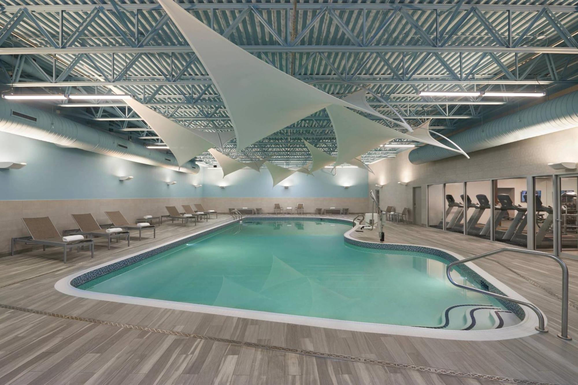 Courtyard By Marriott Oshawa Hotel Buitenkant foto