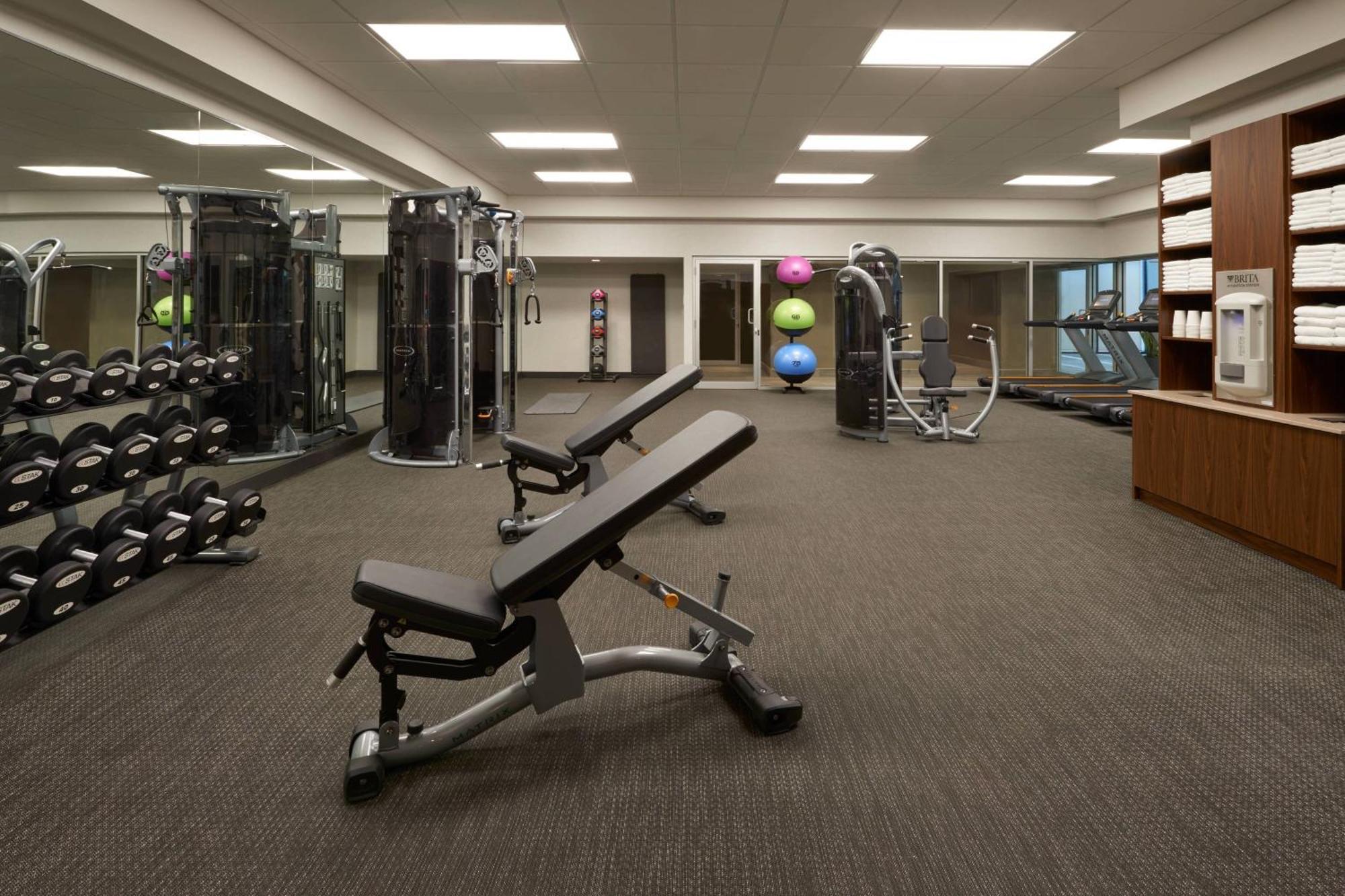 Courtyard By Marriott Oshawa Hotel Buitenkant foto
